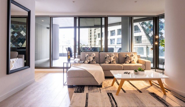 West Side Place Melbourne Luxury Apartment with Large Balcony, Indoor Pool & Parking in Melbourne