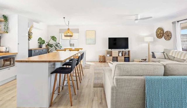 Whale Watcher – 5BR Home | Summer Only