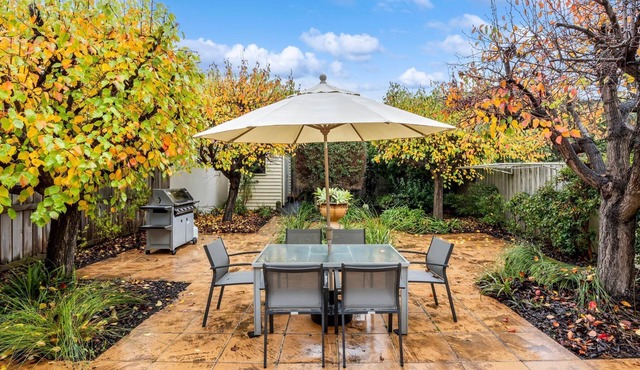 Whites Beachfront Retreat: Pet Friendly in Torquay