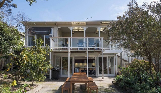 Willow Landing Beach House with Private Jetty in Frankston