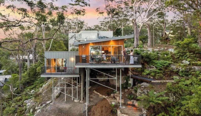 'Wobbegong' - Unique Hyams Beach Tree House