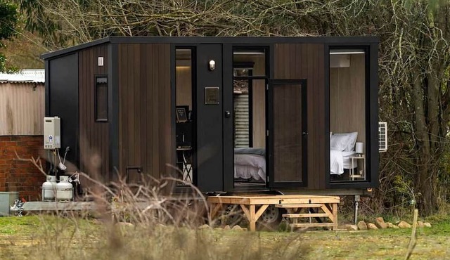 Wonderful Tiny House with Epic Views in Victoria in Taggerty