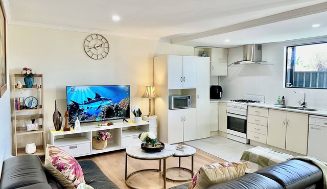 Woodville Garden Home in great location
