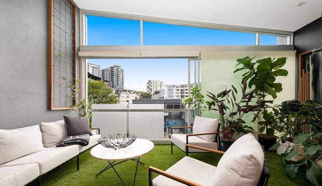 Work & Play @ Valleyhome in Fortitude Valley