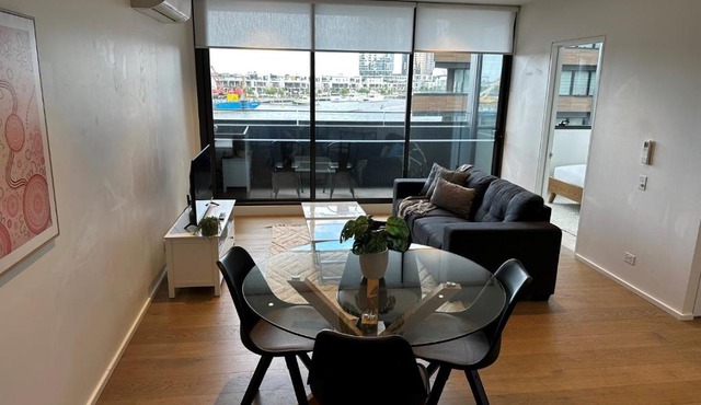 Wyndel Apartments One Bedroom Mel883Col210S