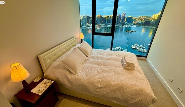 Yarra Accommodation Private Two-Bedroom Apartment & Ensuite Double Room with River Views in Melbourne