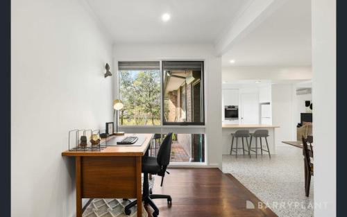 Yarra Valley Farmhouse Sunrise Deck Views