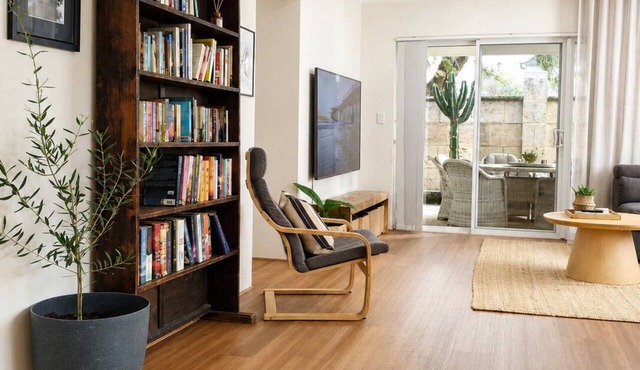 Yarri House- walk to shops, estuary and beach!