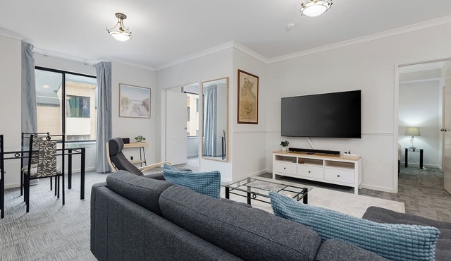 Your East Perth Haven awaits! Walk to Optus Stadium, Crown Perth and the CBD. Enjoy iconic Swan River walks, vibrant Claisebrook Cove for coffee and dining and super easy city access with the free CAT bus (20mins). in East Perth