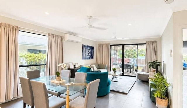 Zen Courtyard: garden - patio - garage in Durack