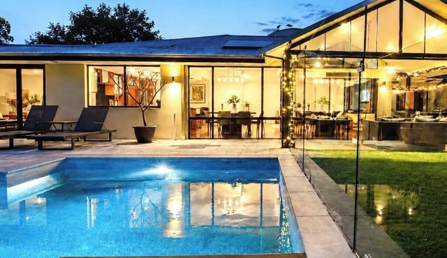 Zig Zag Retreat - Perth Hills Home With Stunning Views and Infinity Pool