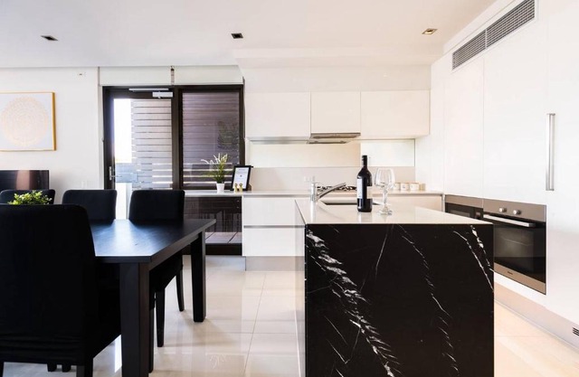 3 Bedroom Henley Beach Pad *WIFI*NETFLIX*PARKING in Grange