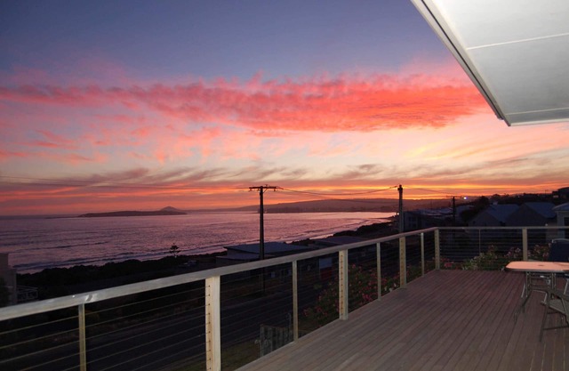 98 Seagull Ave - First Class Property with Stunning Sea Views in Hayborough