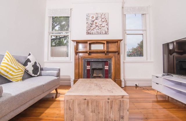 Beautiful Pre-Loved Ashfield 4 Bedroom HOME in Ashfield