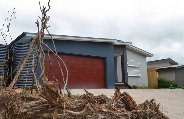 Dune Retreat - beautiful modern home amongst the dunes in Venus Bay