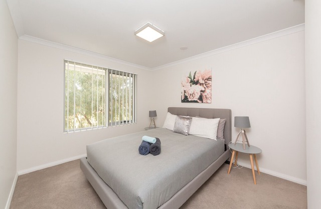 Parkview Suite 30 - Just minutes from entertainment precincts, shopping centres! in Rockingham