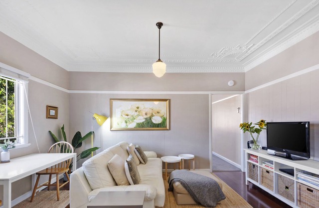 Quiet, bright Art Deco apartment on New Farm Park in New Farm