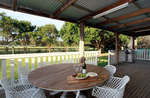 Sahara Trails 3 Bedroom House - Coastal farmhouse escape, with horse riding at your door!
