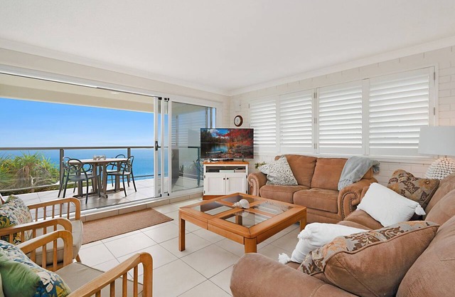 Shipton Lodge unit 3 Moffat Beach QLD in MOFFAT BEACH