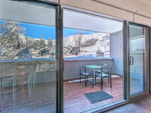 Snow Ski Apartments Extra Spacious 36 in Falls Creek