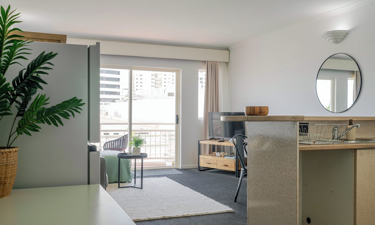 Cairns Central Business District Apartment | Inner City One Bedroom Apartment with Pool View 22