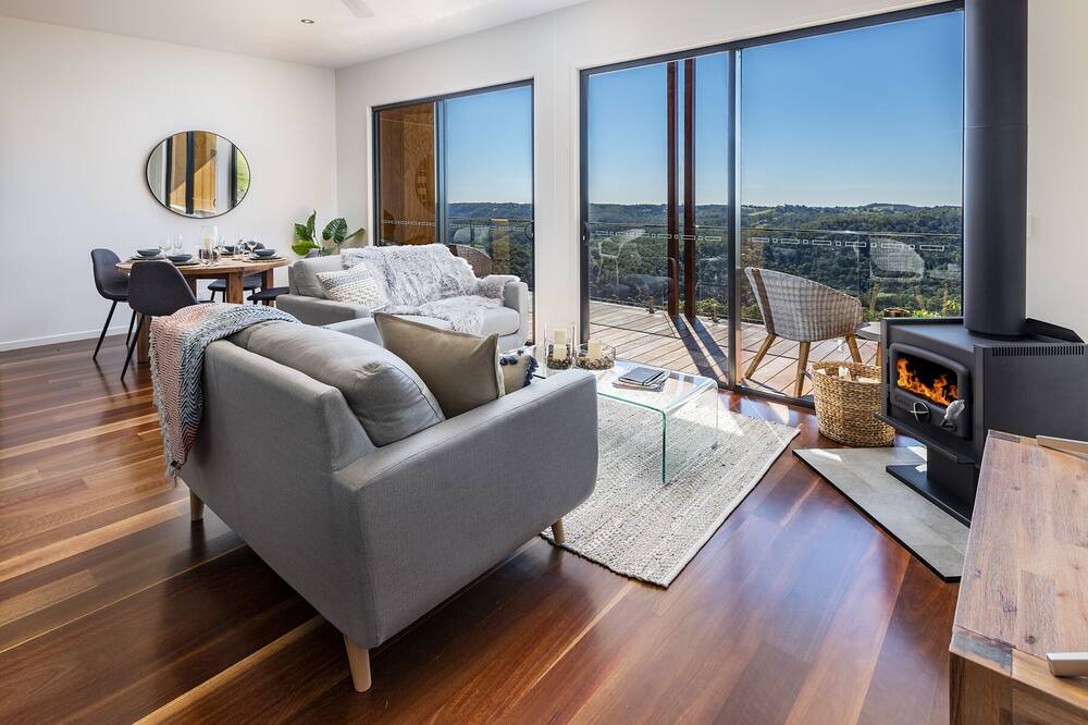 Booroobin Apartment | Luxury 2 Bedroom Cabins - Best Views in Maleny