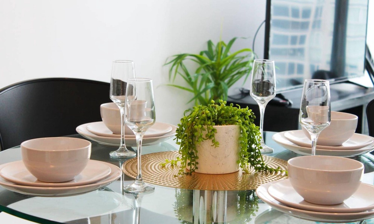 Newstead Apartment | 2BR Food Drink Hub Pool 2 Cars Gym Rooftop