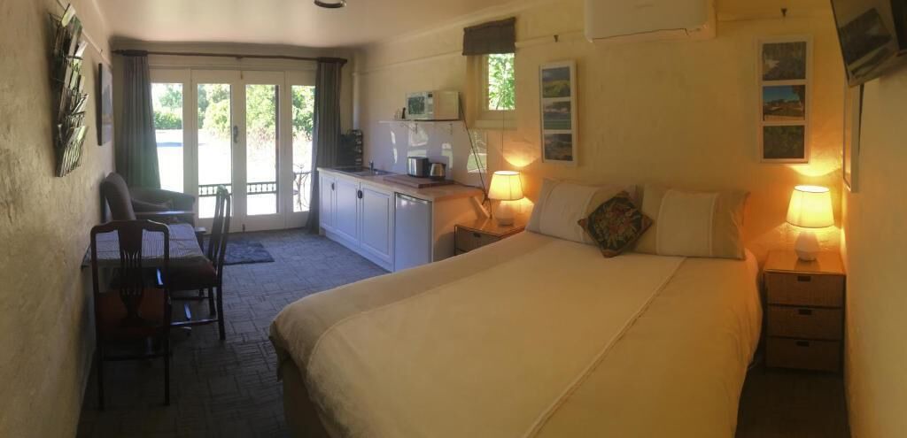 Hamilton Bed & Breakfast | Pierrepoint Wines & Accommodation