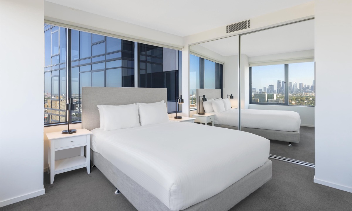 Travancore Hotel | Oaks Melbourne Flemington Suites