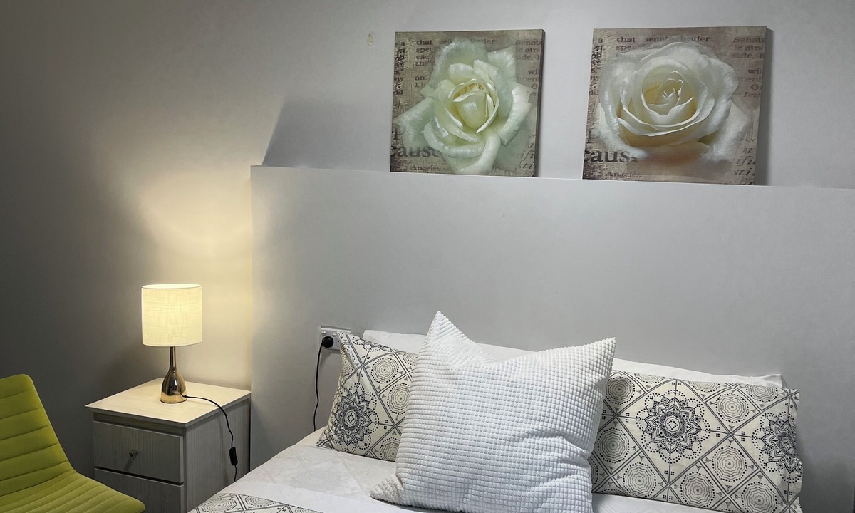Mascot House | Sunny Rooms Mascot