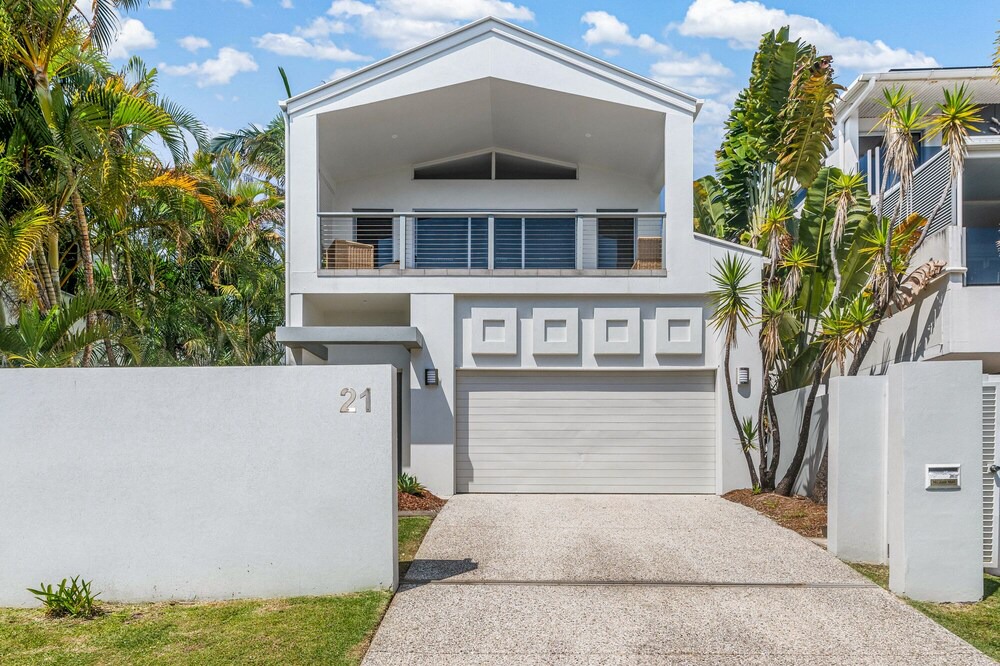 Alexandra Headland House | Retreat in the Heart of Alex - 3BR sleeps 11, Pool