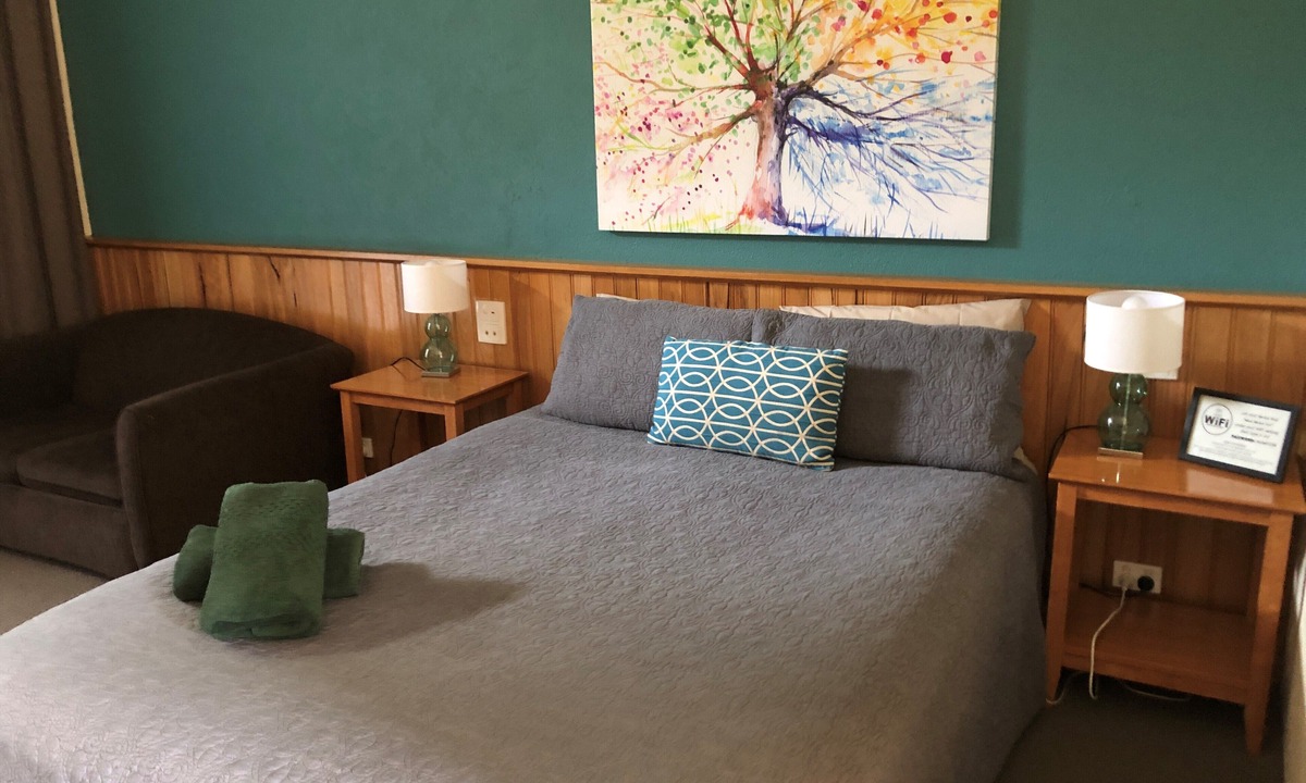 Moe Hotel | Moe Motor Inn