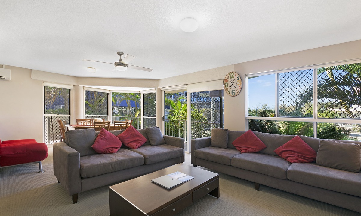 Maroochydore Apartment | Surfcomber on the Beach