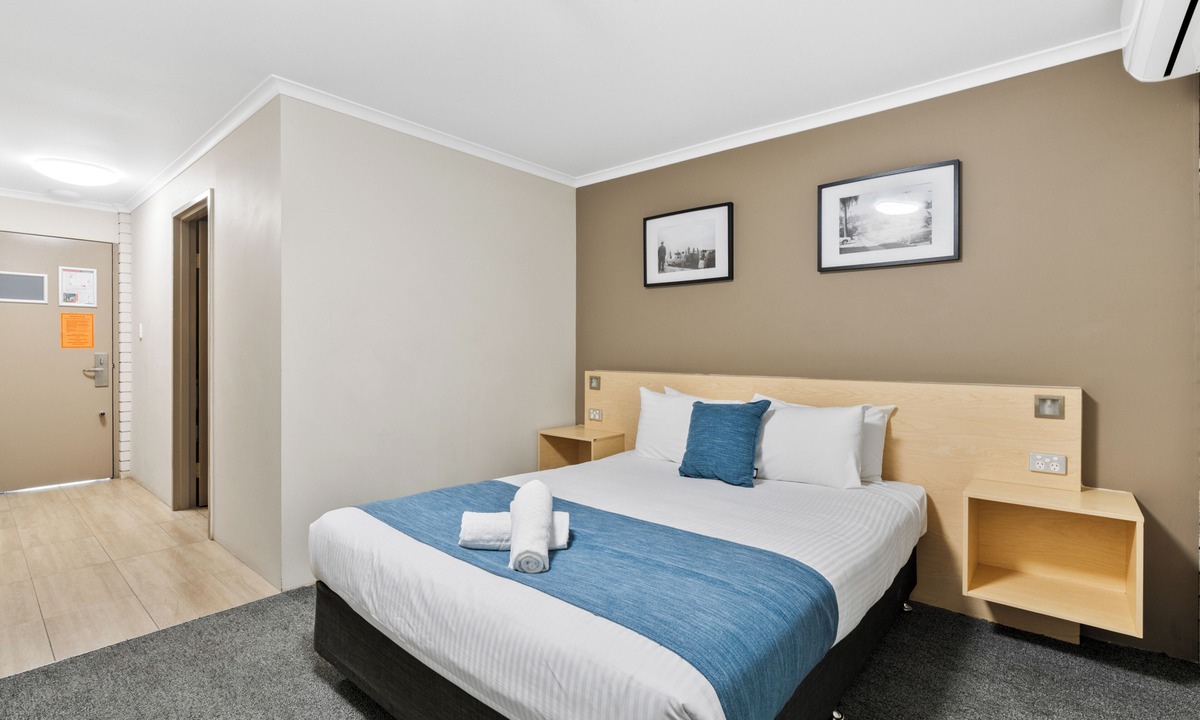 Caboolture South Hotel | Morayfield Tavern & Motel