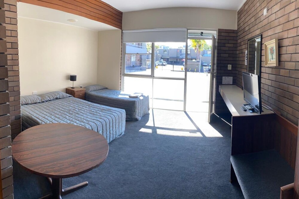 Wollongong Hotel | Downtown Motel