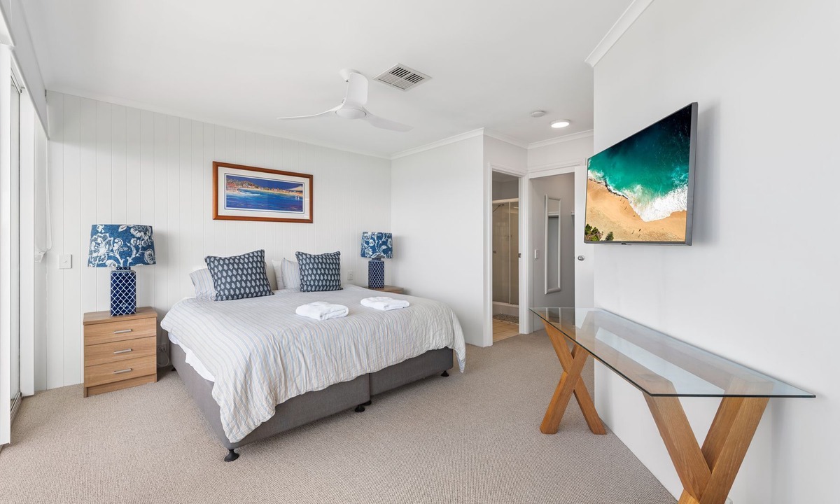 Sunrise Beach Apartment | Seamist 6 - Apartment w/Ocean views, 80m to beach