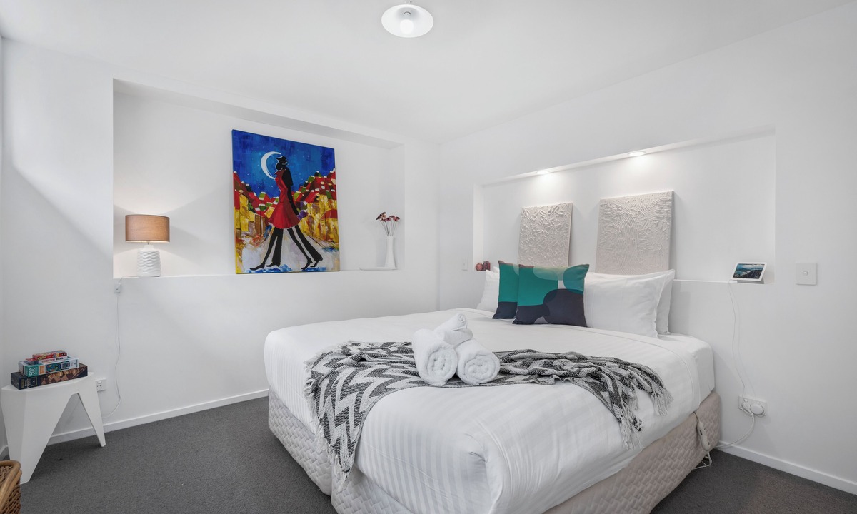 Lindisfarne Apartment | Cosy Cottesloe - 2 Bedroom Unit - Free Parking - Lindisfarne