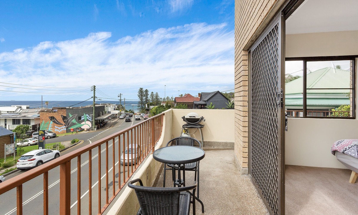 Coledale Apartment | Pet friendly Seaview Apartment in the heart of Coledale village. 100m to Beach