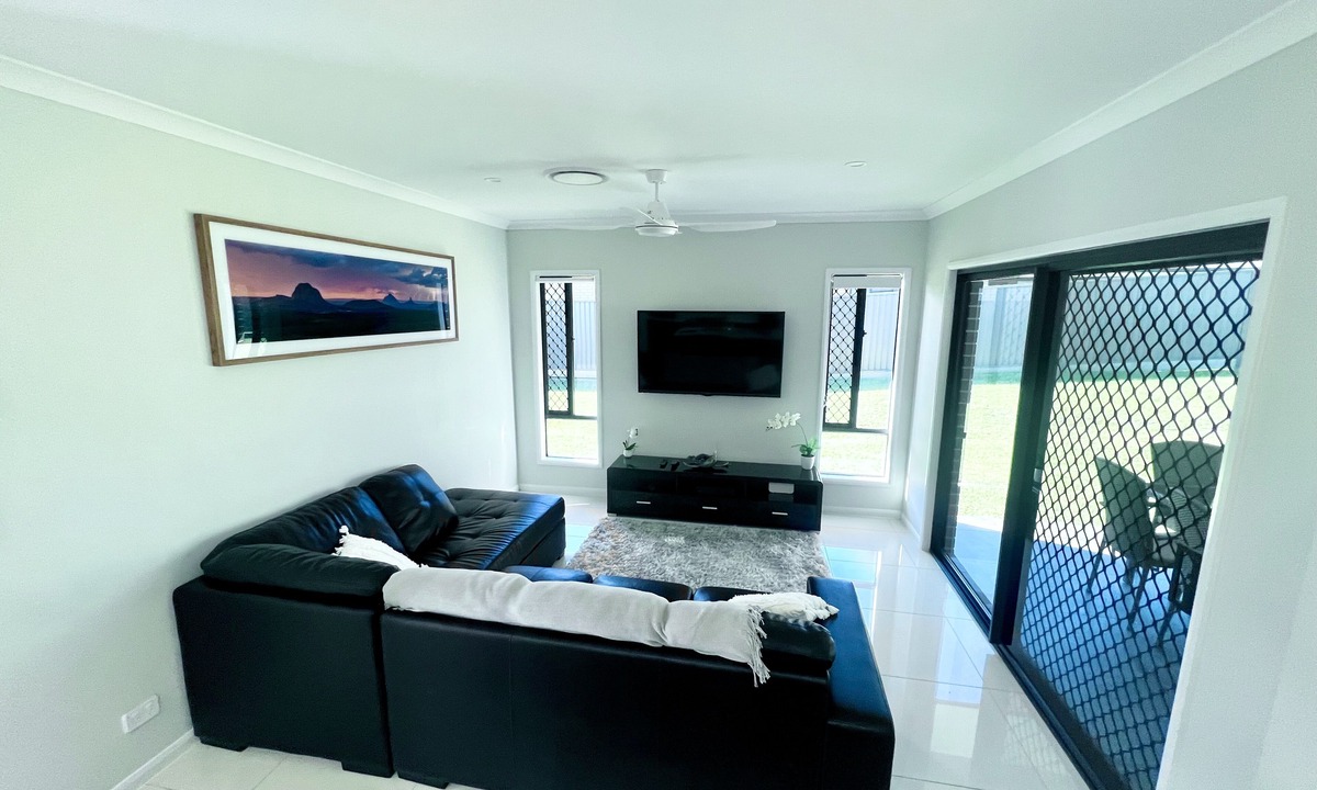 Landsborough House | 4 Bedroom Modern Home