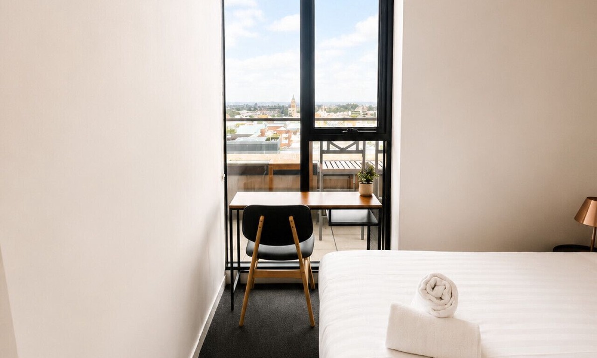 Richmond North Apartment | Stunning Panoramic Views Heart of Richmond