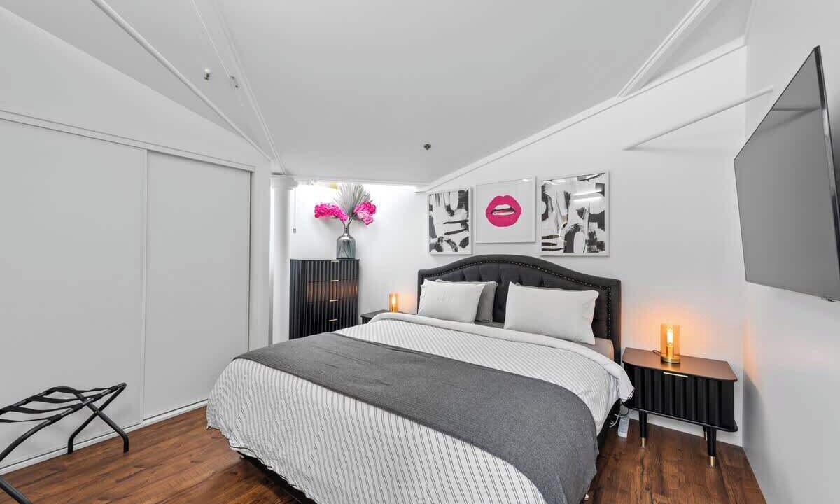 Teneriffe Apartment | Woolstore Elegance ~ 2Bed/2Bath/1Car ~ Teneriffe
