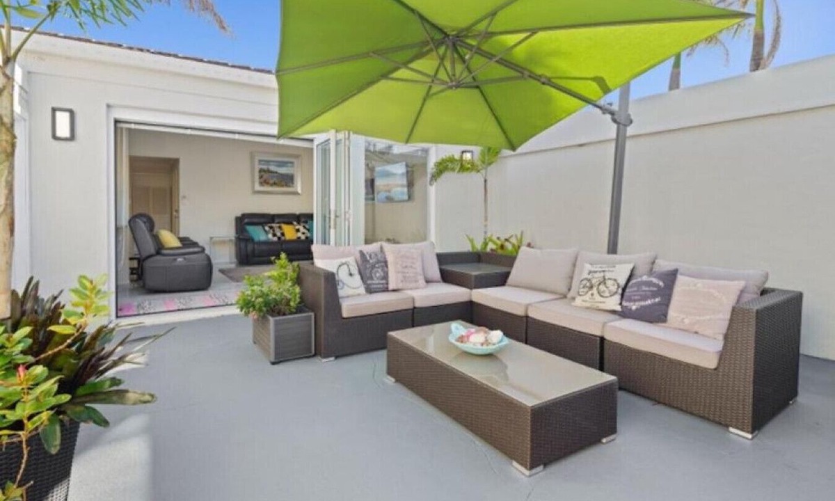 Buddina Apartment | Barefoot Buddina Laid-Back Pet Friendly by the Sea