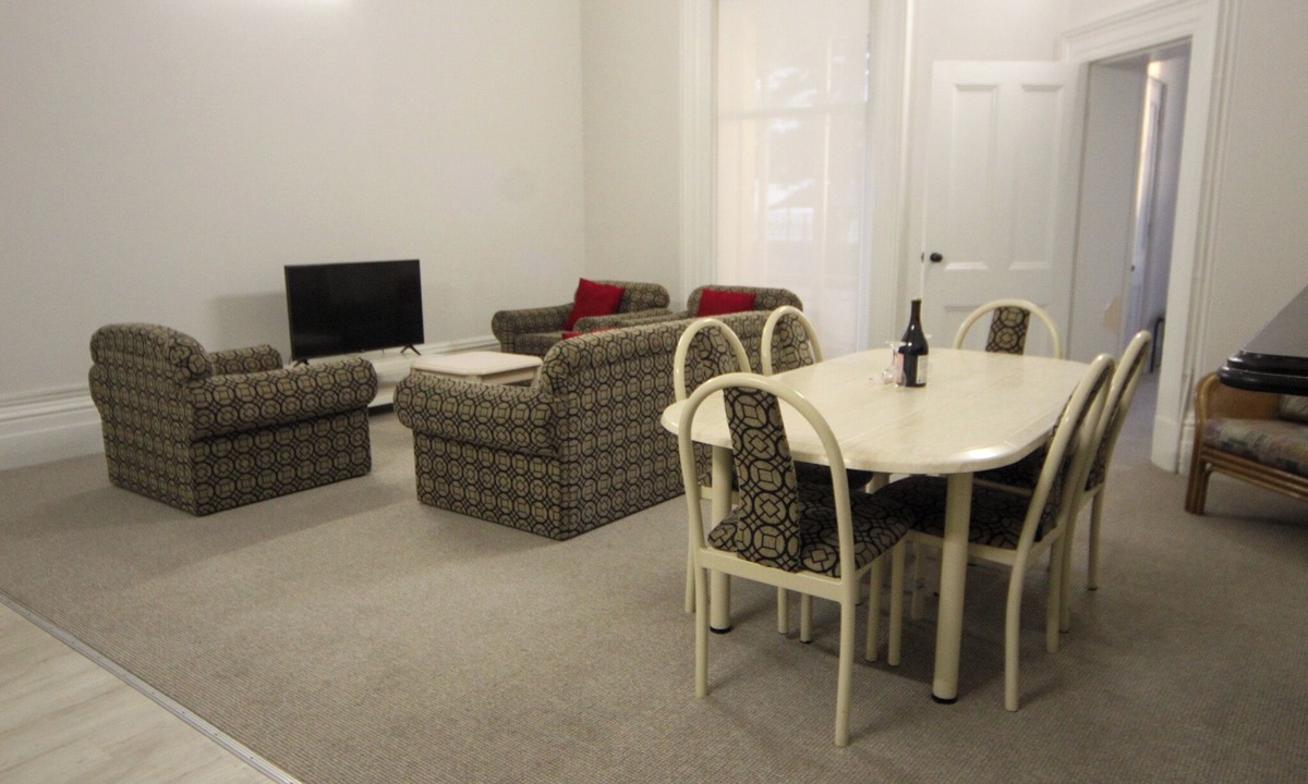 Glenelg Apartment | Adelaide's Seaside Location - Glenelg Beach: Seafield Apartment No. 1, First-floor, Beach-facing