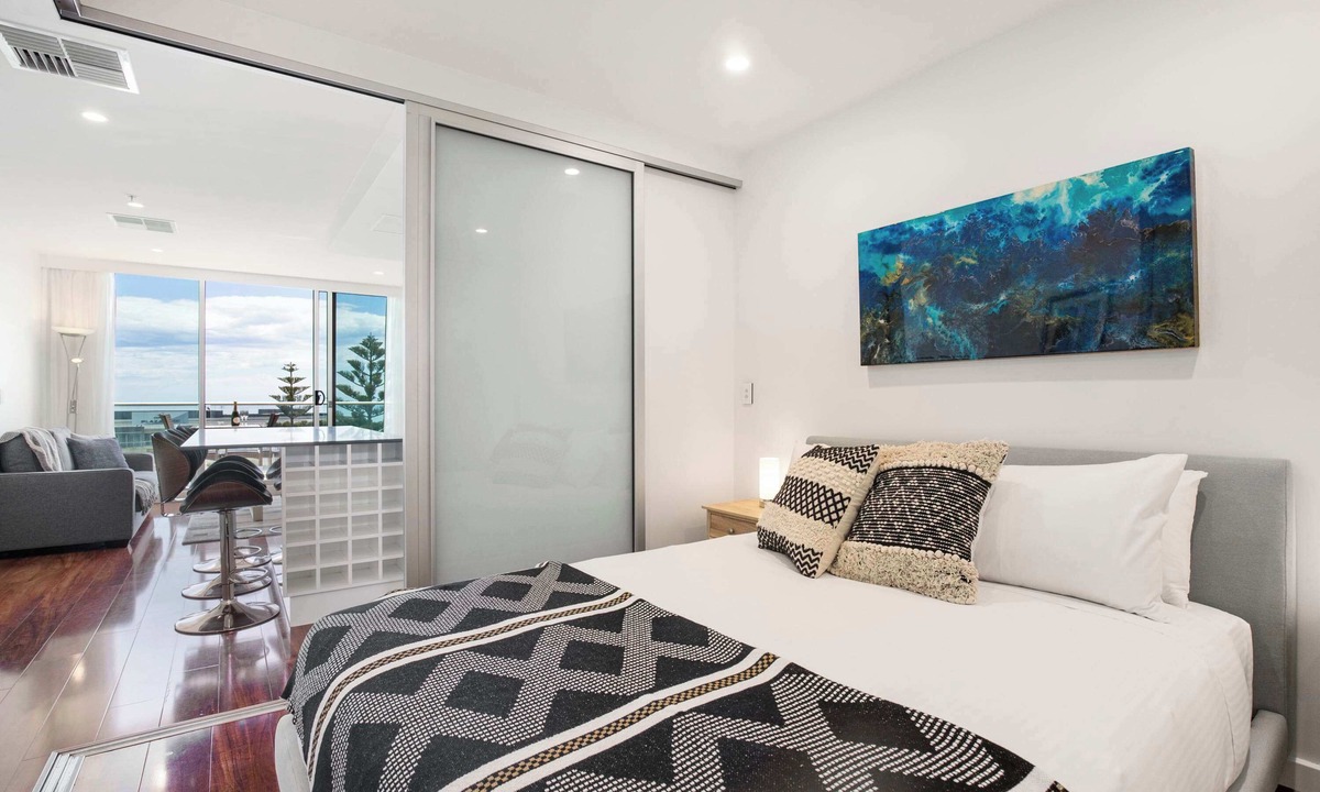 Glenelg Apartment | Coast on Colley Oceanview Glenelg Apt w/Pool & Sauna Access