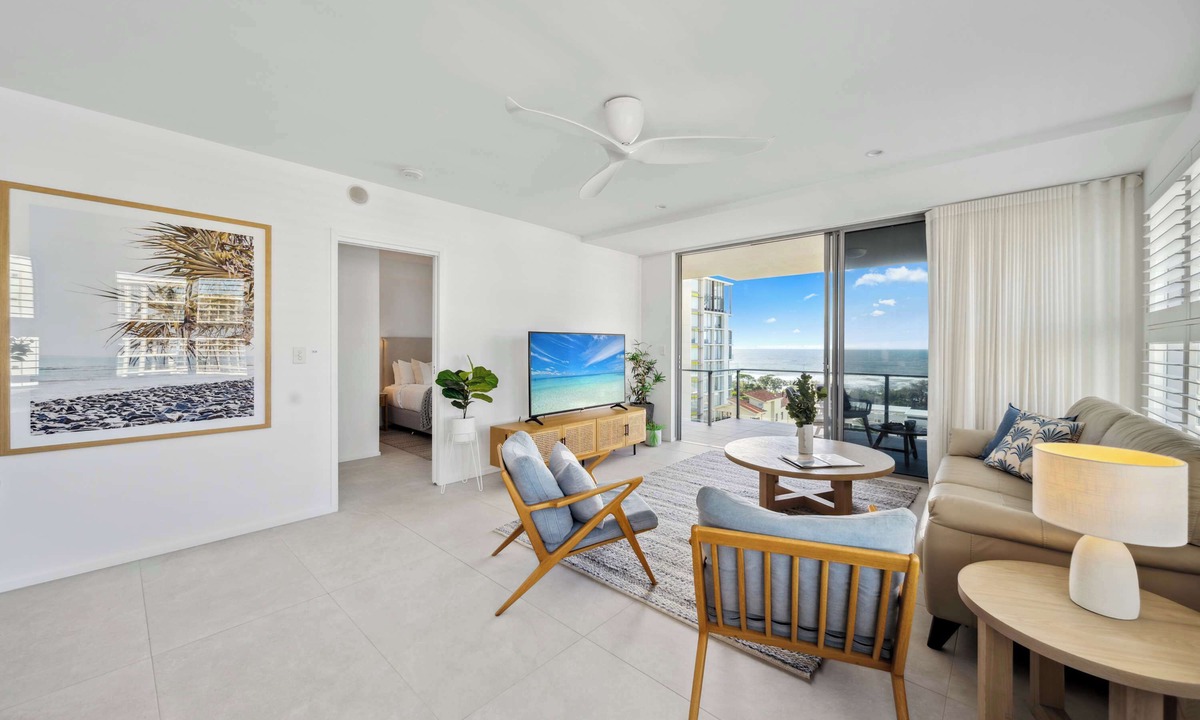 Maroochydore Apartment | Cotton Tree Ocean Views + Romantic Getaway