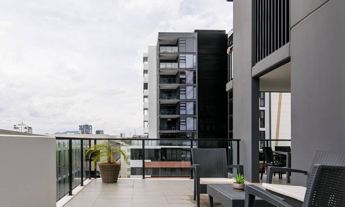South Brisbane Apartment | Stunning Family Resort-like apartment in South Brisbane Huge Balcony Pool Gym Cafe Fast WIFI Carpark