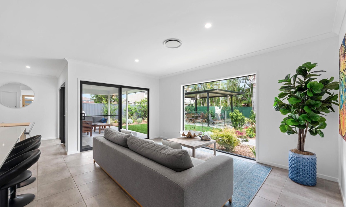 Margate Apartment | "Alma House" - Margate Q 4020
