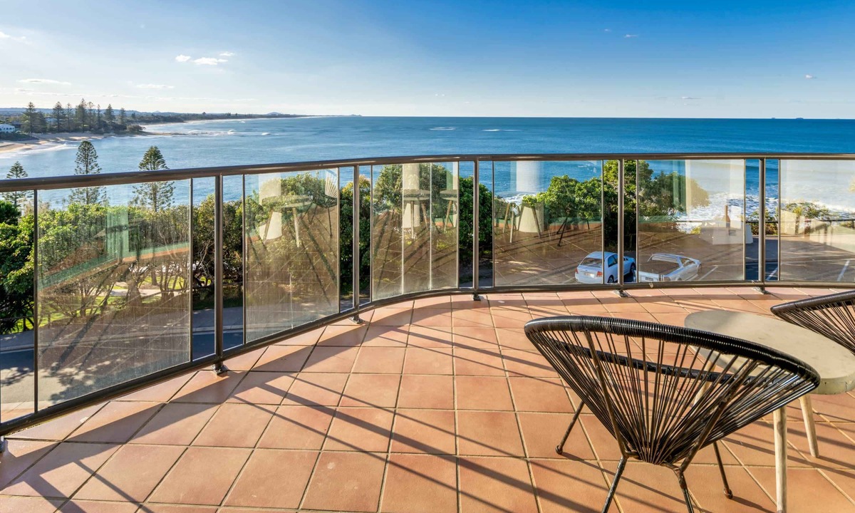 Moffat Beach Apartment | Oceanfront Views at Moffat Beach + Rooftop Terrace