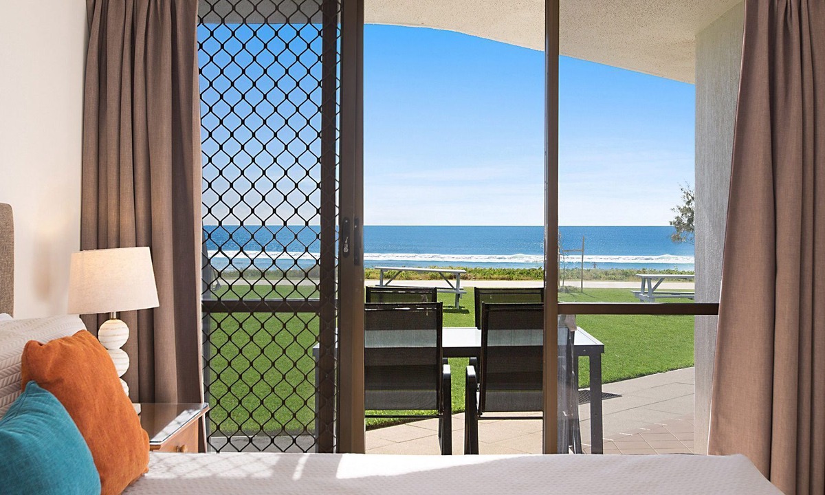 Tugun Apartment | San Simeon 6 - Ground Floor, Absolute Beachfront at Tugun!