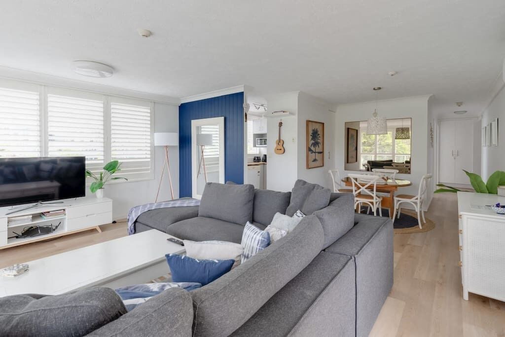 Burleigh Heads Apartment | Beachy and Beautiful, steps to the sands of Burleigh Beach